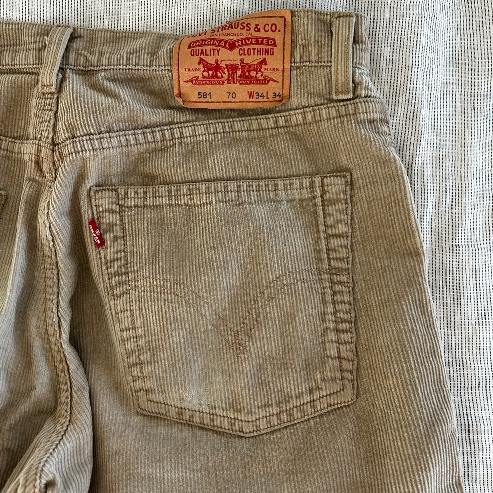 Levi — Tan Corduroy